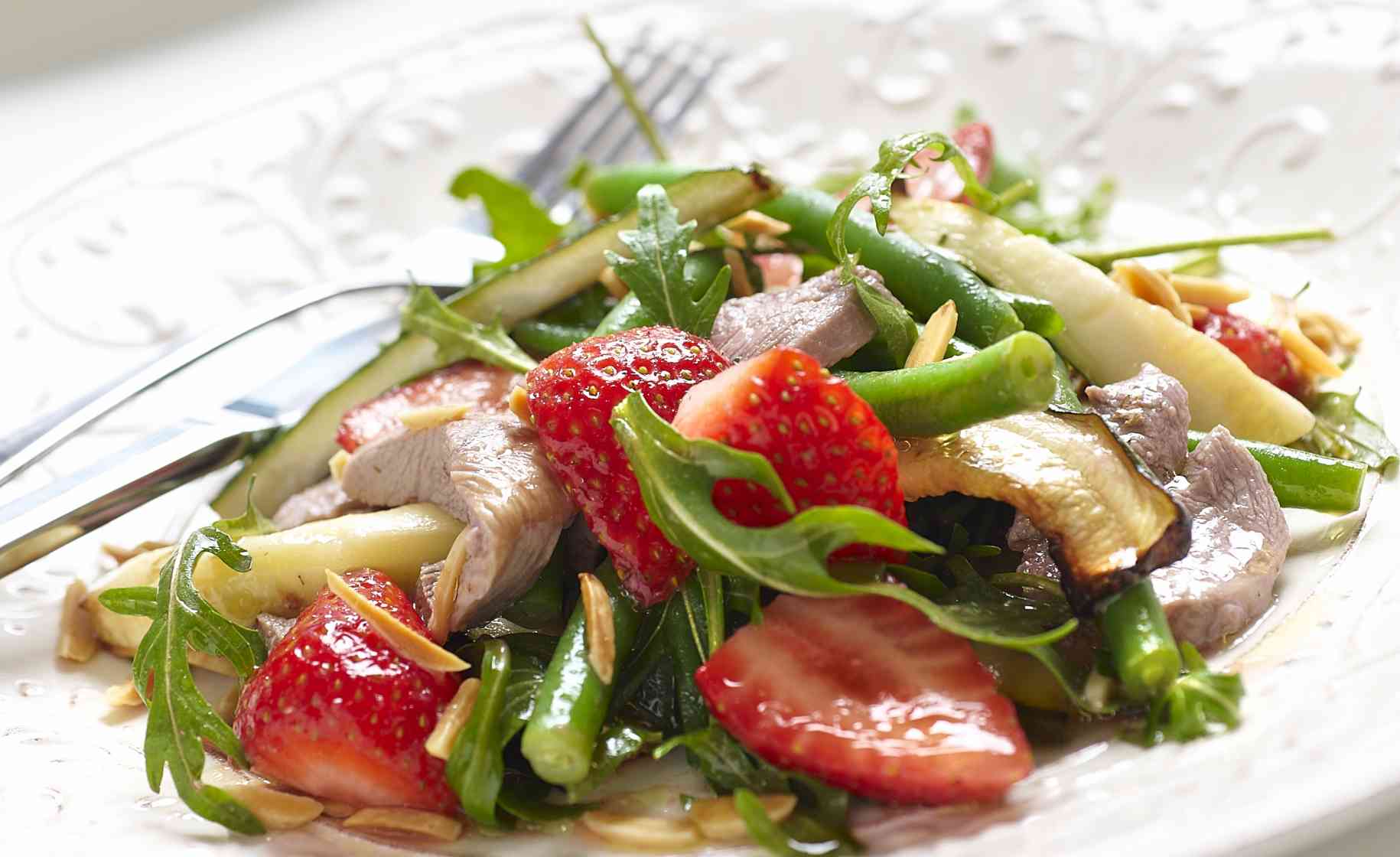 crispy duck salad strawberry vinaigrette